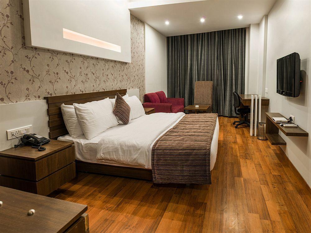 Hotel Narula'S Aurrum Amritsar Dış mekan fotoğraf