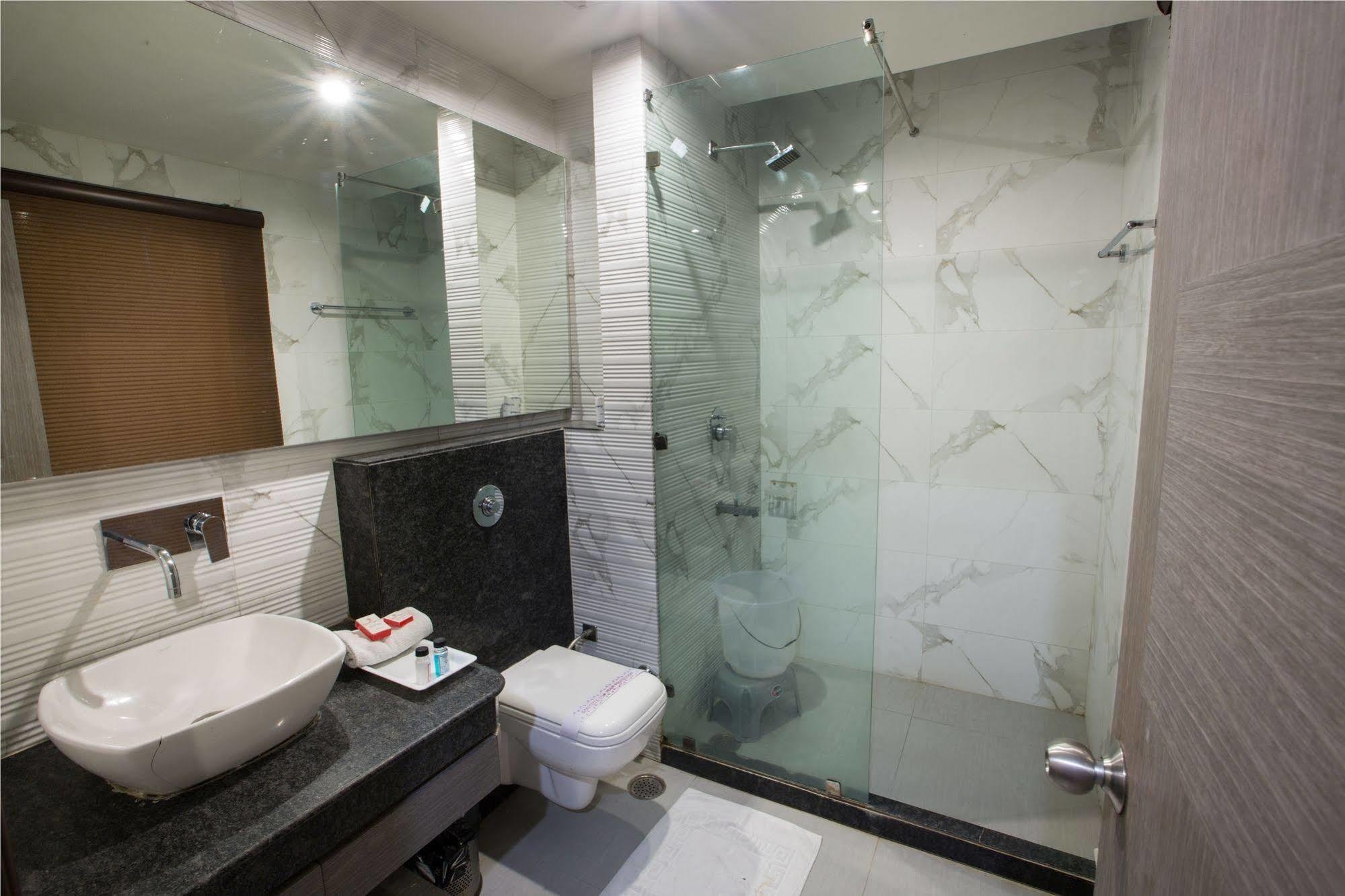 Hotel Narula'S Aurrum Amritsar Dış mekan fotoğraf
